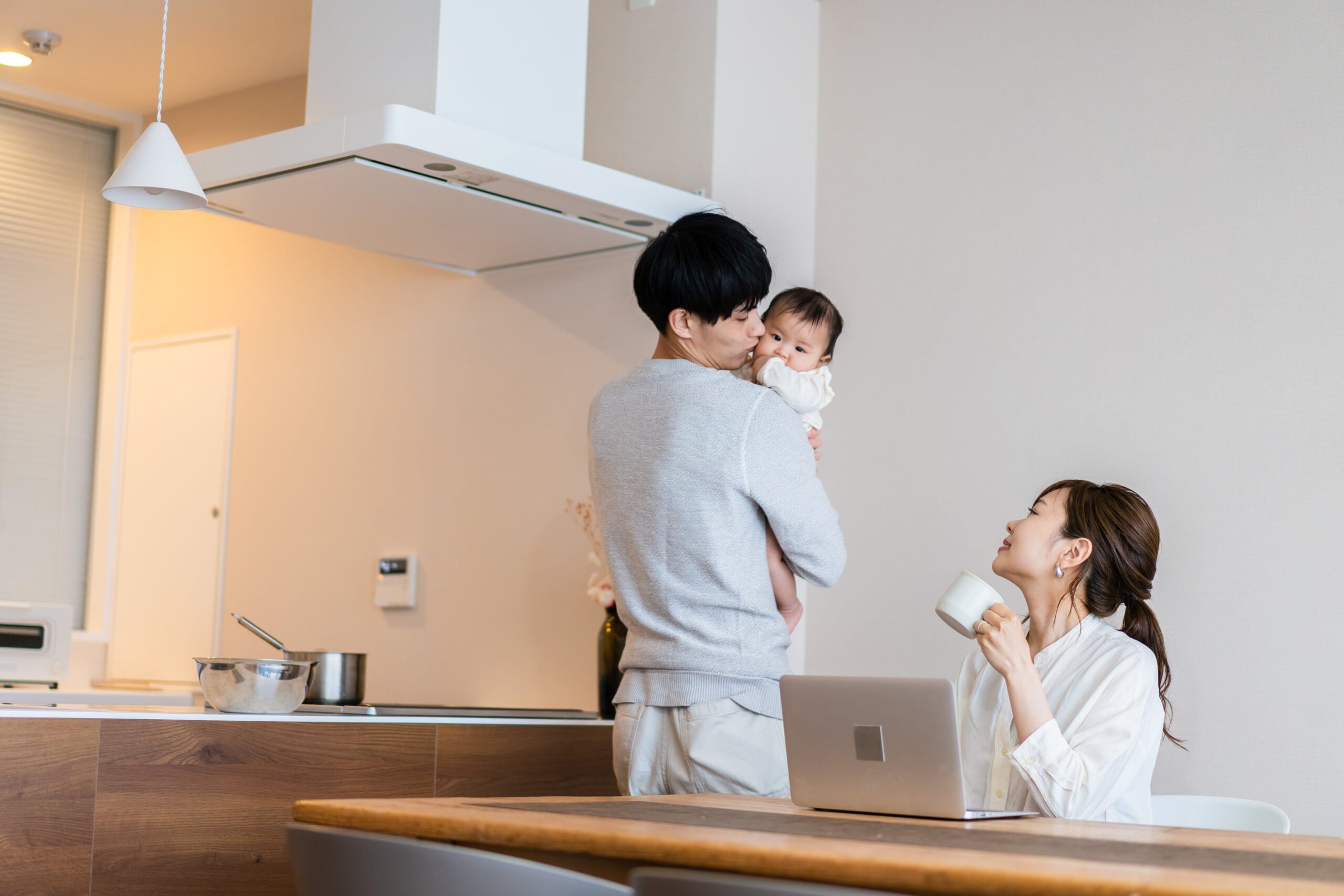 育休中のパパと働くママ